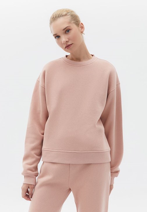 Yüksek Bel Pantolon ve Pamuklu Sweatshirt Kombini
