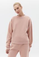 Yüksek Bel Pantolon ve Pamuklu Sweatshirt Kombini