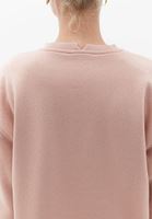 Yüksek Bel Pantolon ve Pamuklu Sweatshirt Kombini