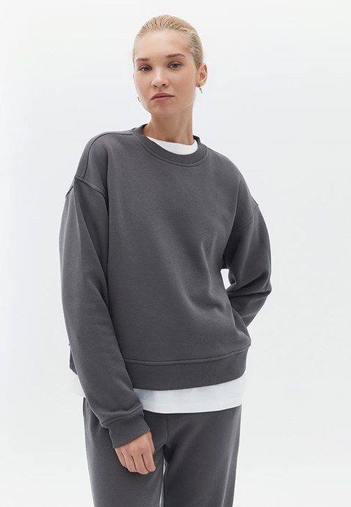 Sıfır Yaka Sweatshirt ve Pantolon Kombini