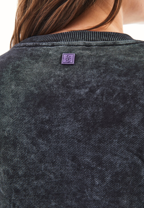 Yıkamalı Sweatshirt ve Barrel-Fit Pantolon Kombini