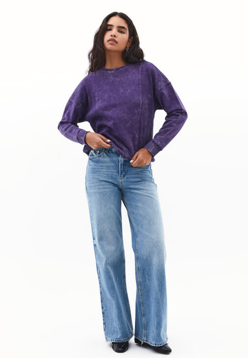  Oversize Sweatshirt ve Bol Paça Denim Kombini