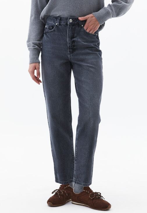 Mom-Fit Pantolon ve Boyfriend Ceket Kombini