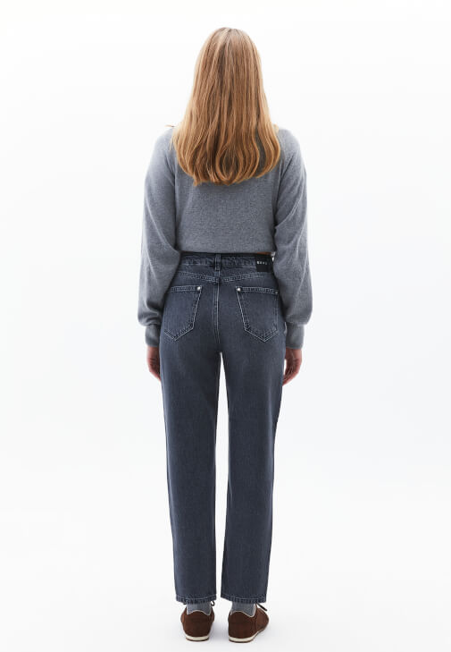 Mom-Fit Pantolon ve Boyfriend Ceket Kombini