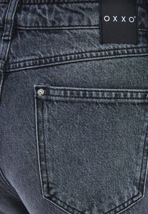 Mom-Fit Pantolon ve Boyfriend Ceket Kombini