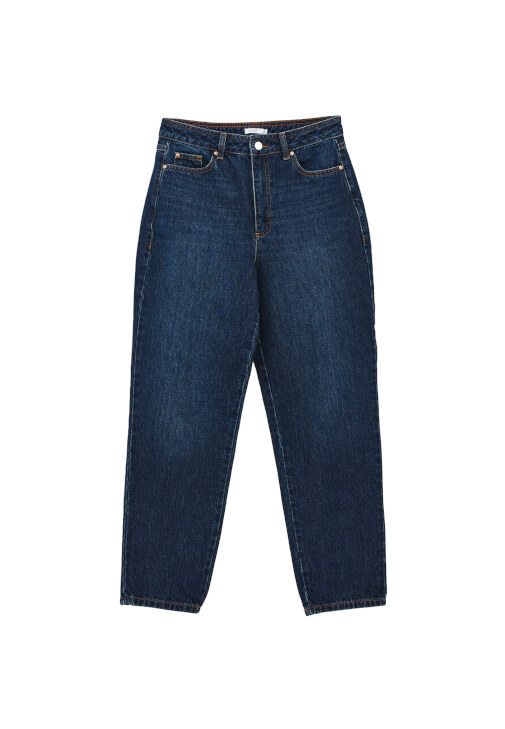 Mom-Fit Pantolon ve Pamuklu Tişört Kombini