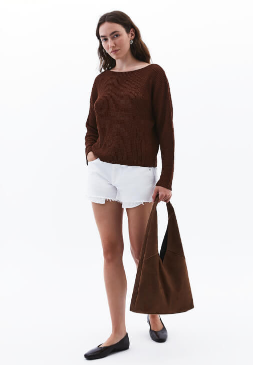 Triko Kazak ve Mini Şort Kombini