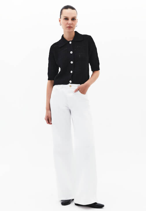 Düğmeli Triko Hırka ve Bol Paça Pantolon Kombini