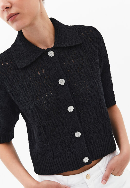 Düğmeli Triko Hırka ve Bol Paça Pantolon Kombini