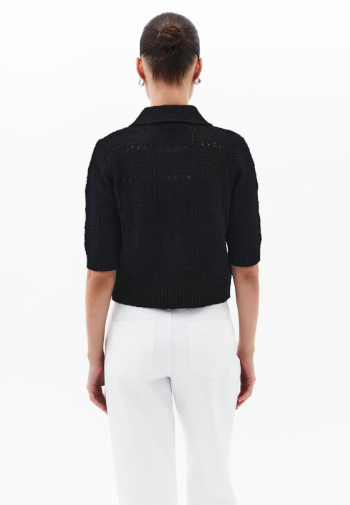 Düğmeli Triko Hırka ve Bol Paça Pantolon Kombini