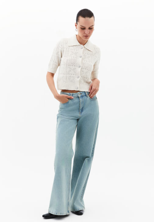 Triko Hırka ve Bol Paça Denim Kombini