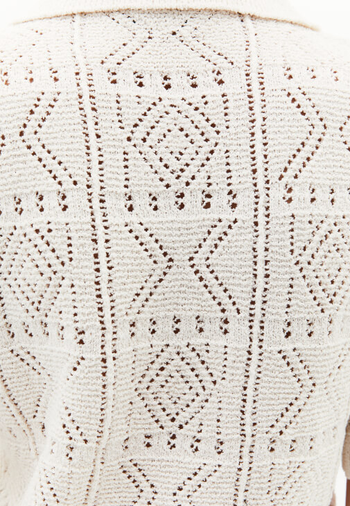 Triko Hırka ve Bol Paça Denim Kombini