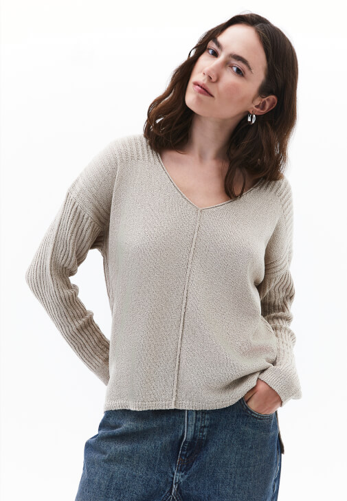 Bej V Yaka Triko Kazak