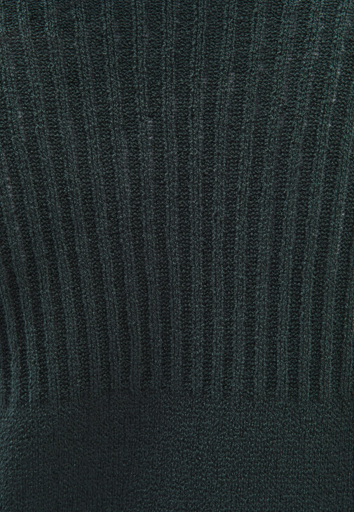 Kazak ve Boru Paça Pantolon Kombini