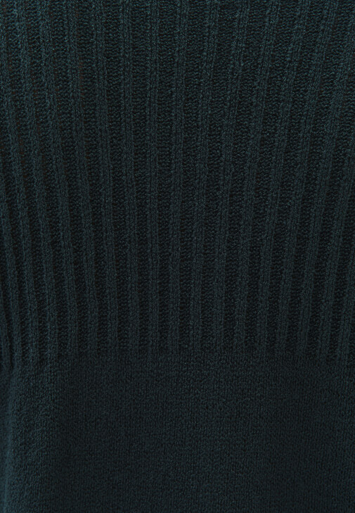 Kazak ve Boru Paça Pantolon Kombini