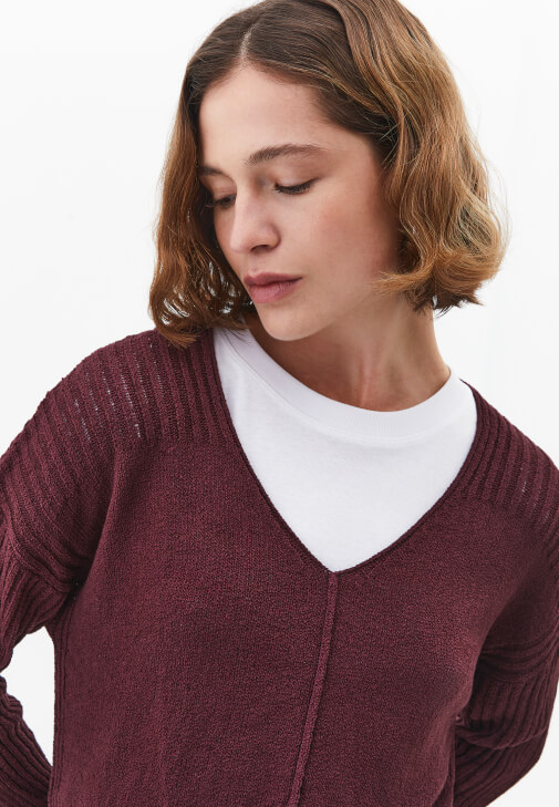 V Yaka Triko Kazak ve Kadife Pantolon Kombini