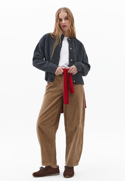 Yün Karışımlı Hırka ve Kadife Pantolon Kombini
