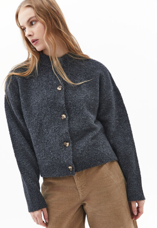 Yün Karışımlı Hırka ve Kadife Pantolon Kombini