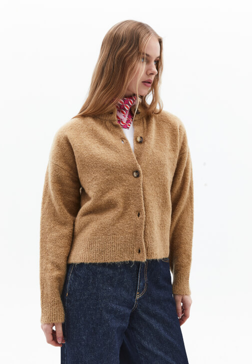 Yün Hırka ve Barrel-Fit Pantolon Kombini