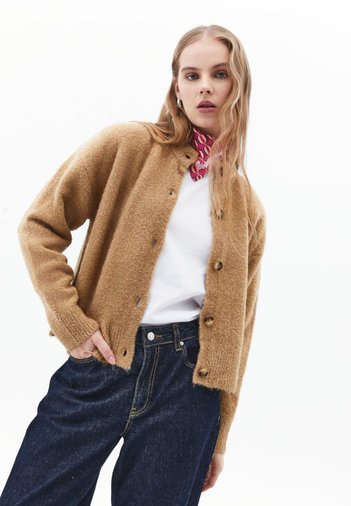 Yün Hırka ve Barrel-Fit Pantolon Kombini