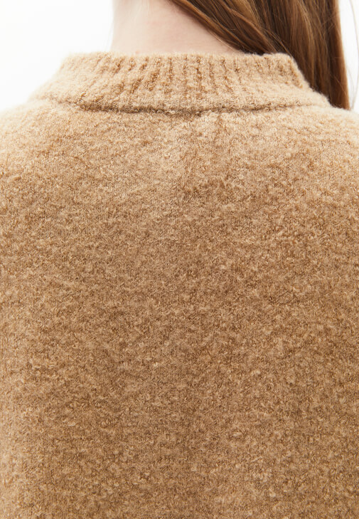 Yün Hırka ve Barrel-Fit Pantolon Kombini