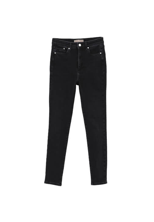 Skinny-Fit Pantolon ve Sıfır Yaka Tişört Kombini