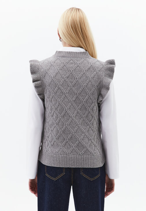 Fırfırlı Süveter ve Denim Pantolon Kombini