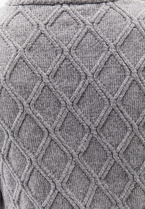 Fırfırlı Süveter ve Denim Pantolon Kombini