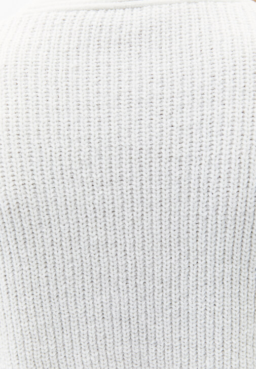 Kurdele Detaylı Hırka ve Denim Kombini