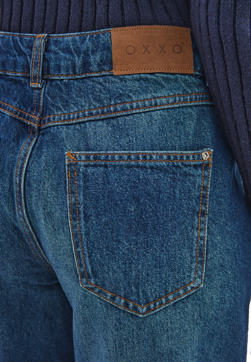 Orta Bel Pantolon ve Yünlü Ceket Kombini