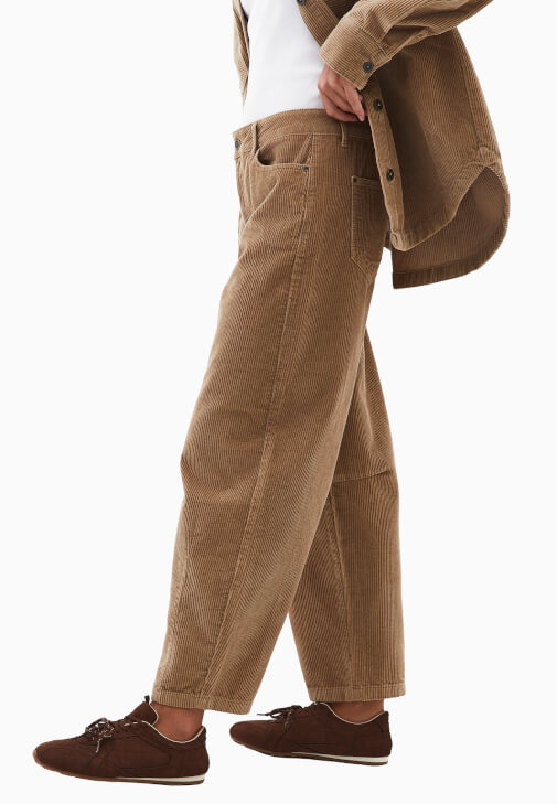 Barrel-Fit Kadife Pantolon ve Gömlek Kombini