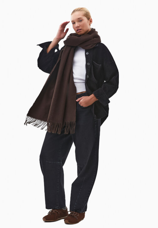 Kadife Gömlek ve Denim Pantolon Kombini