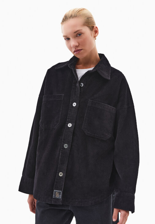 Kadife Gömlek ve Denim Pantolon Kombini