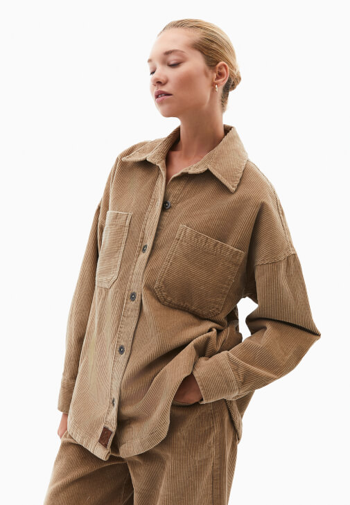 Kadife Gömlek ve Barrel-Fit Pantolon Kombini