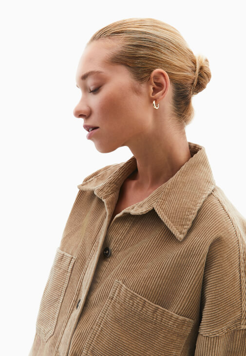 Kadife Gömlek ve Barrel-Fit Pantolon Kombini