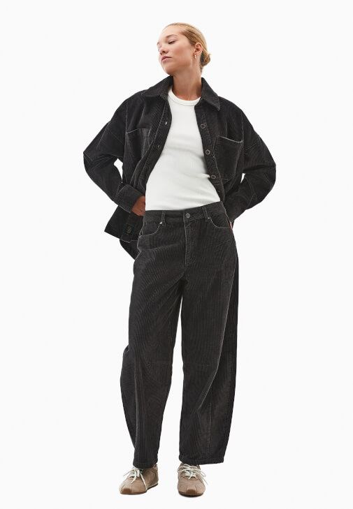 Kadife Gömlek ve Orta Bel Pantolon Kombini