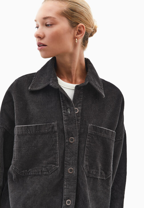 Kadife Gömlek ve Orta Bel Pantolon Kombini