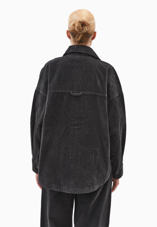 Kadife Gömlek ve Orta Bel Pantolon Kombini