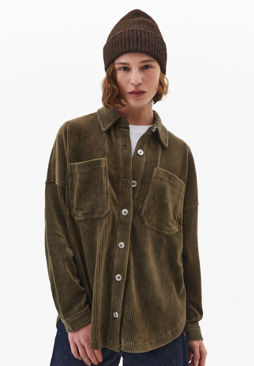 Kadife Gömlek ve Denim Pantolon Kombini