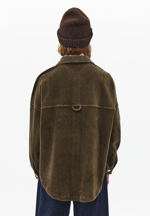 Kadife Gömlek ve Denim Pantolon Kombini