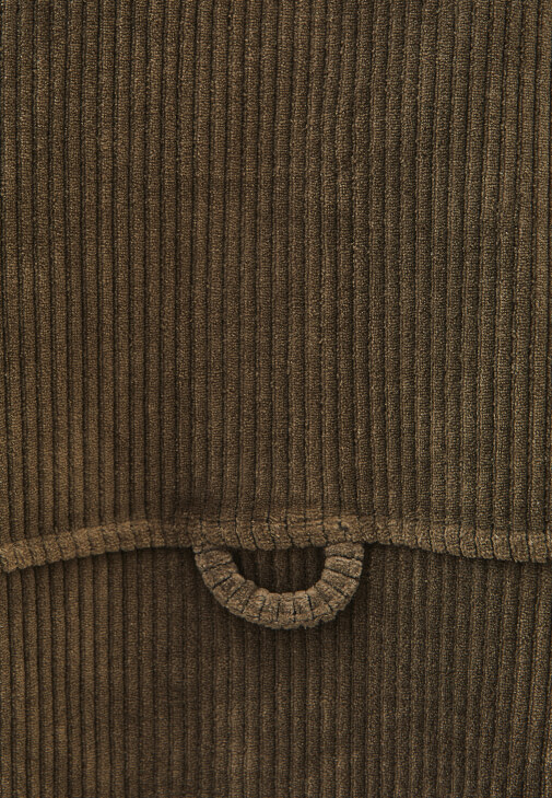 Kadife Gömlek ve Denim Pantolon Kombini