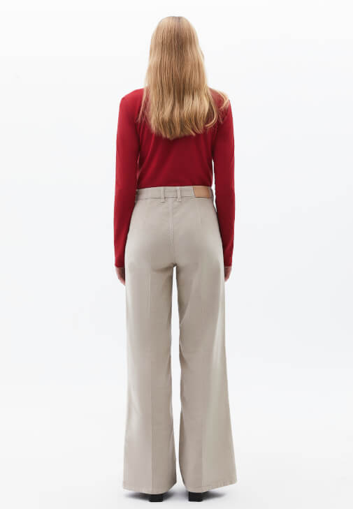 Wide-Leg Pantolon ve Trençkot Kombini