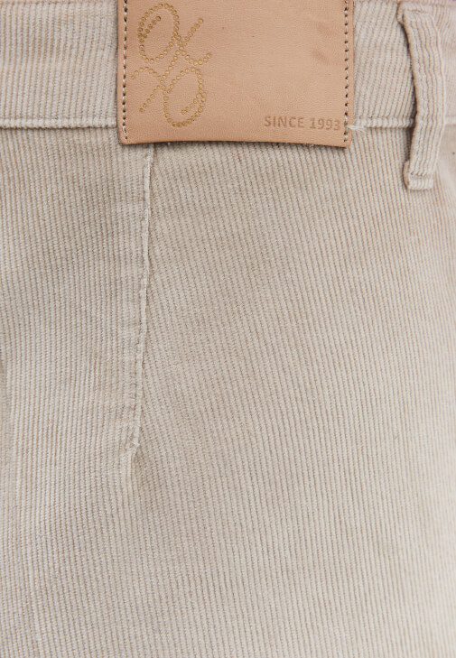 Wide-Leg Pantolon ve Trençkot Kombini