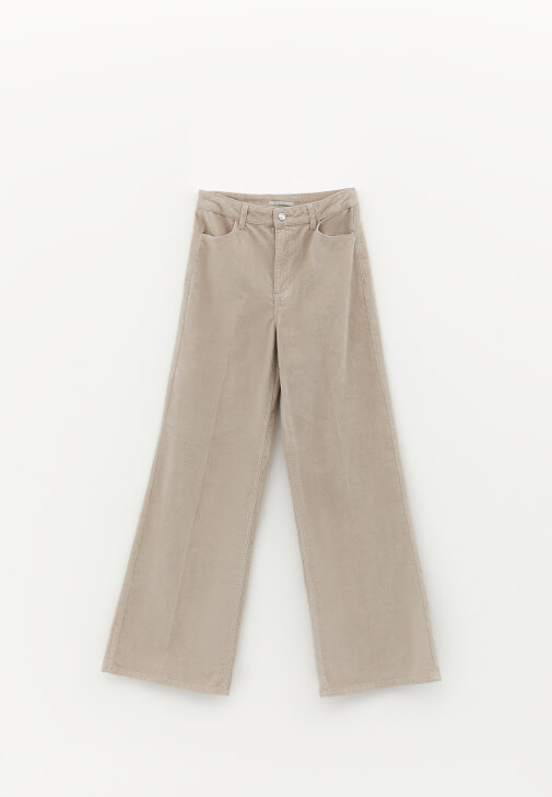 Wide-Leg Pantolon ve Trençkot Kombini