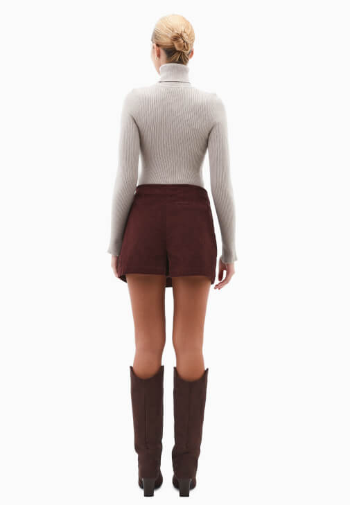 Şort Etek ve Crop Ceket Kombini