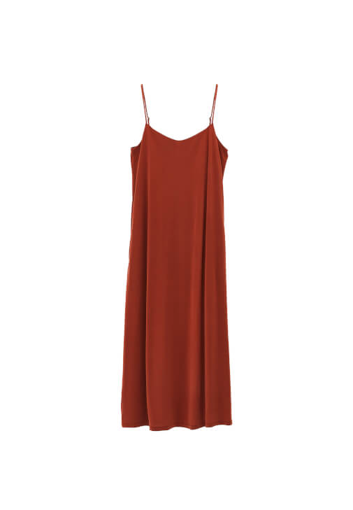 Askılı Midi Elbise ve Spor Ayakkabı Kombini