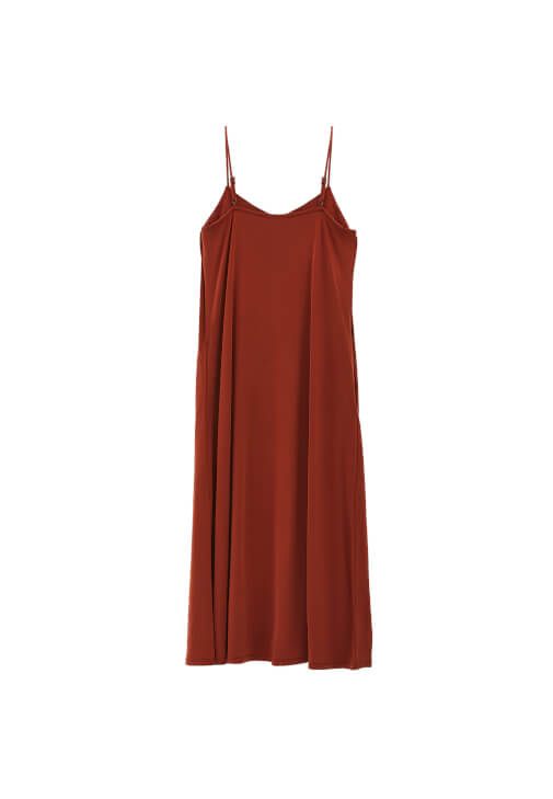 Askılı Midi Elbise ve Spor Ayakkabı Kombini