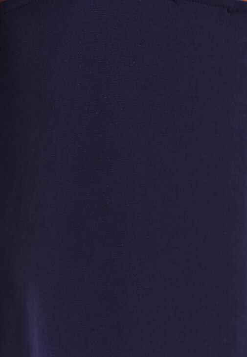 Modal Elbise ve Spor Ayakkabı Kombini