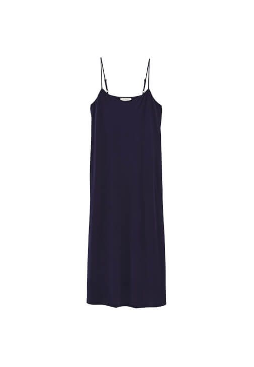 Modal Elbise ve Spor Ayakkabı Kombini