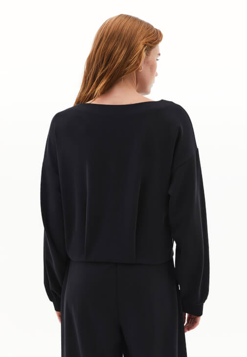 Oversize Sweatshirt ve Bol Paça Pantolon Kombini